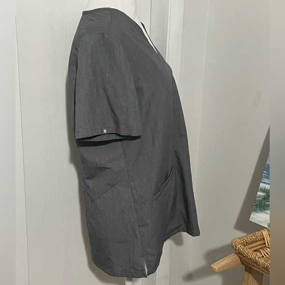 FIGS Medical Scrubs Women's Casma Three-Pocket Scrub Top Sz M Gray - Picture 13 of 16